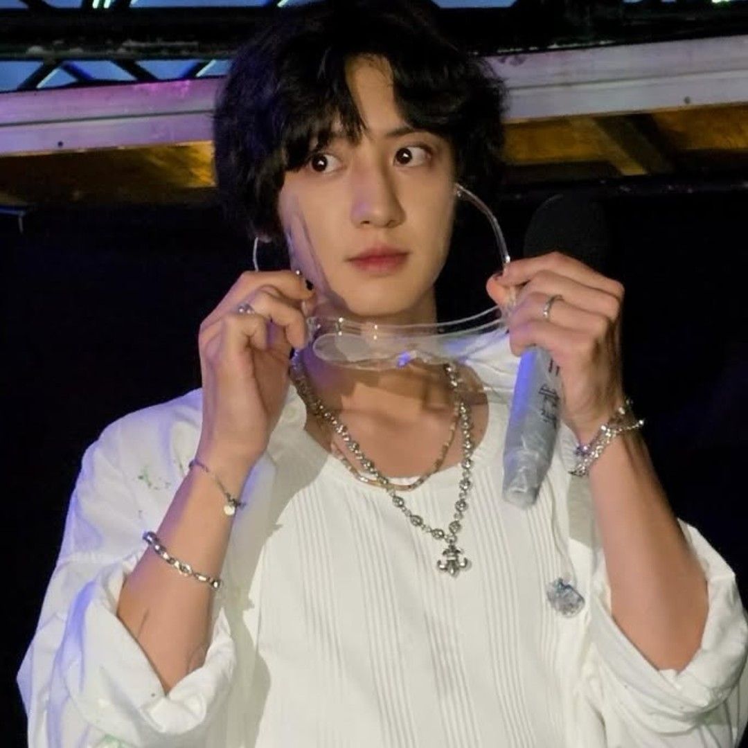 Behind-the-scenes cut of EXO