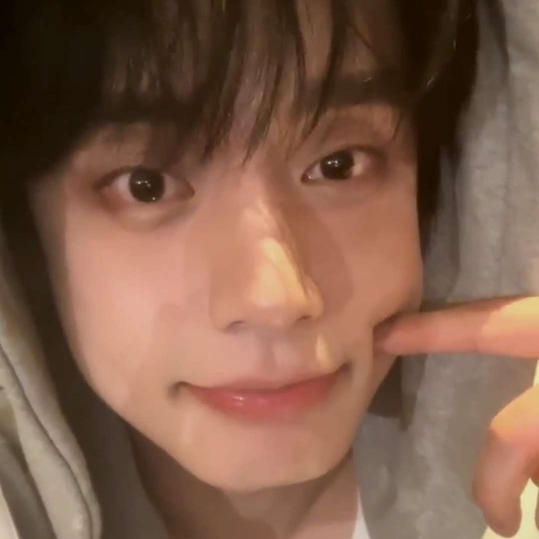 Latest photo of Kim Jiwoong (ZEROBASEONE)