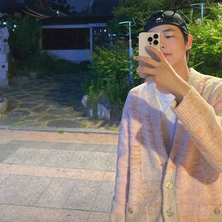 Latest photo of Choi Byungchan