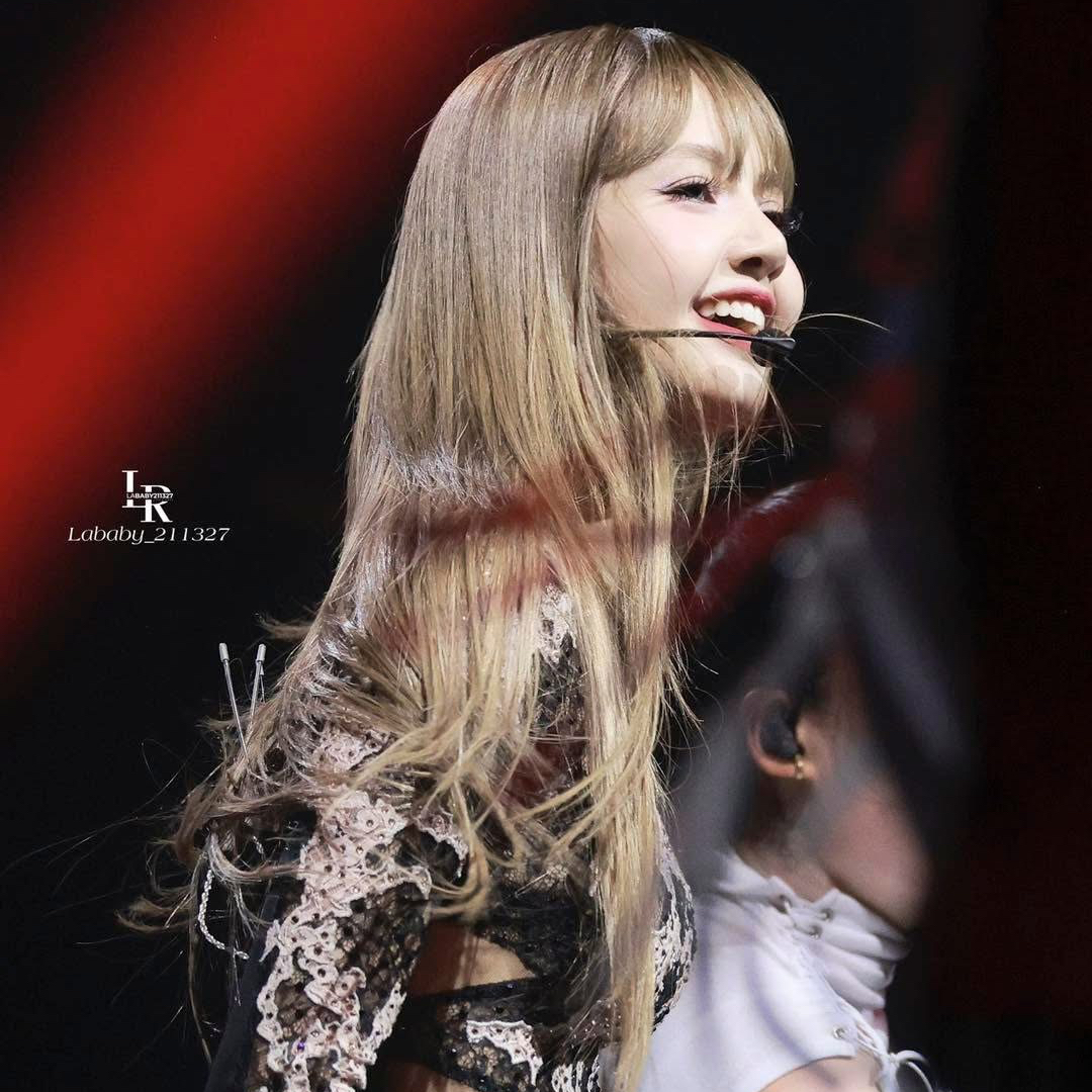 Behind-the-scenes cut of Lisa (BLACKPINK)