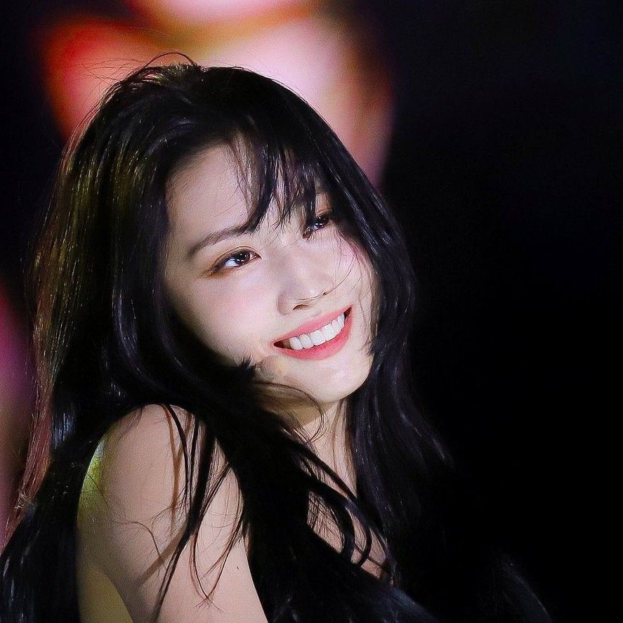 Momo (TWICE)的幕後花絮
