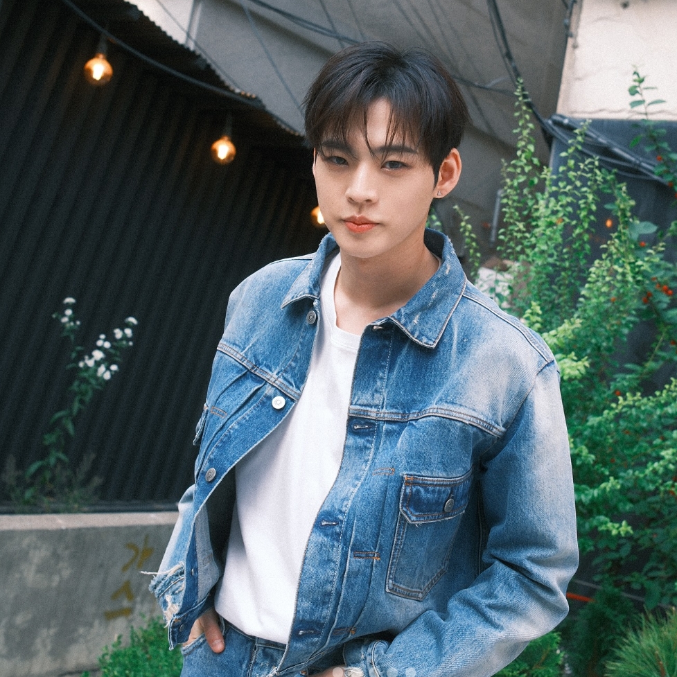 Latest photo of Hyojin (ONF)