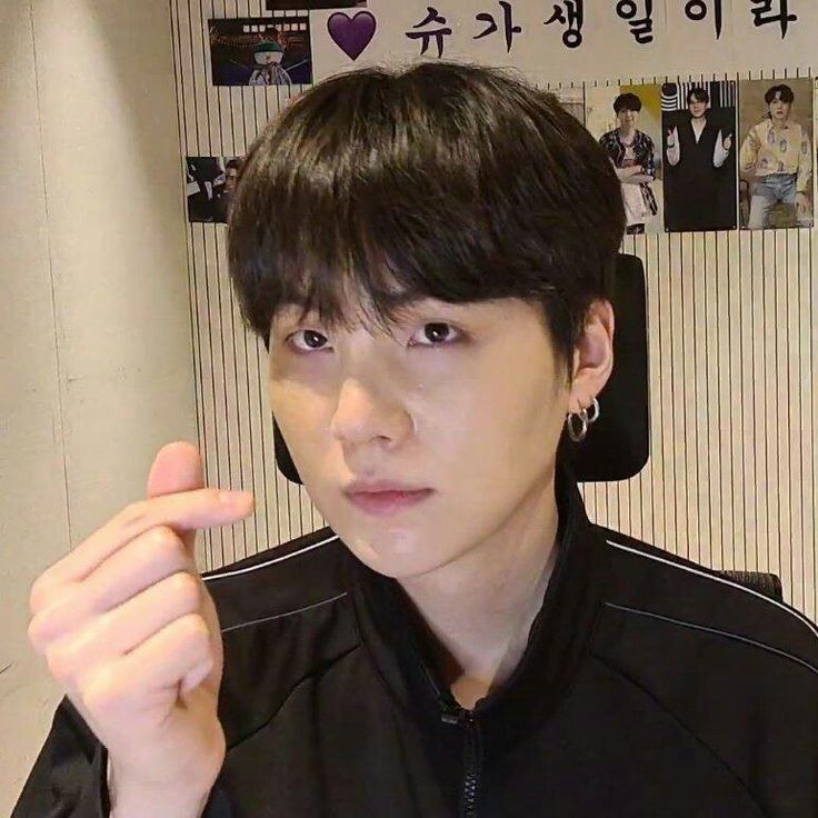 SUGA (防彈少年團)的最新照片