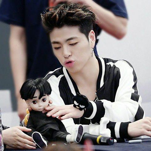 JU-NE (iKON)の最近の活動写真