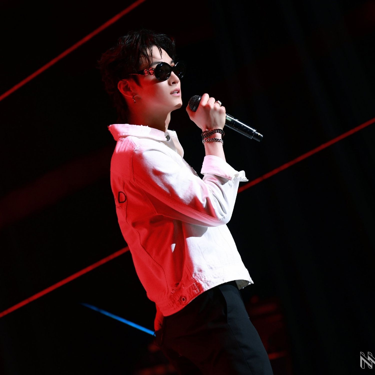 Latest photo of JAY B (GOT7)