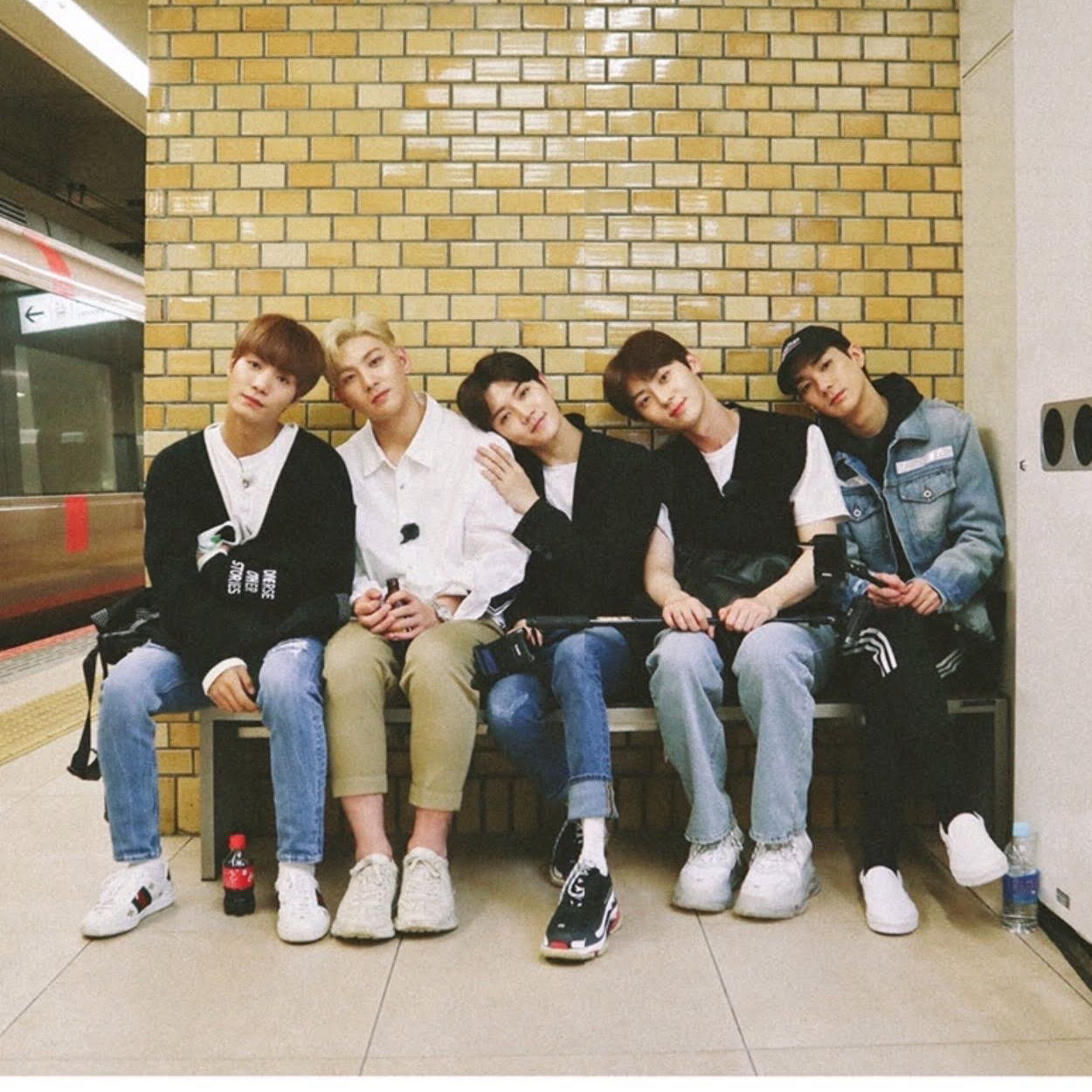 Behind-the-scenes cut of NU'EST