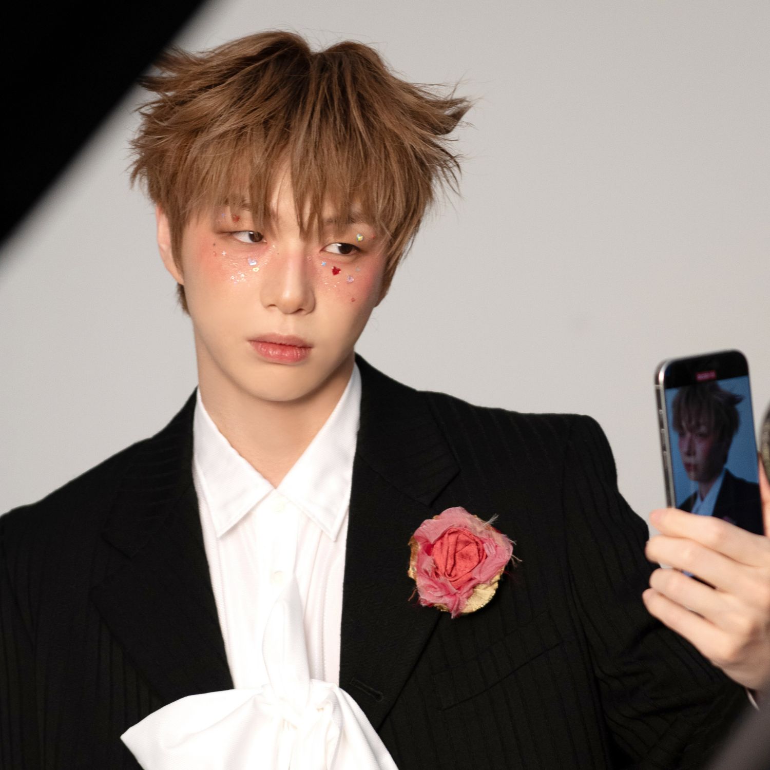Behind-the-scenes cut of Kang Daniel