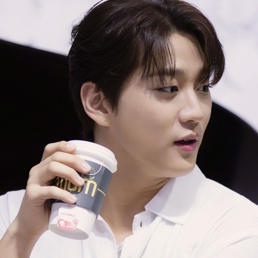 A moment captured by Hong Joochan (GoldenChild)'s fan