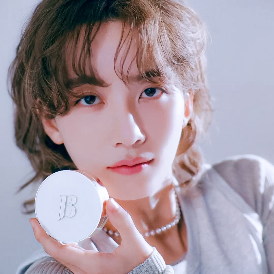 A moment captured by Jeonghan (SEVENTEEN)'s fan