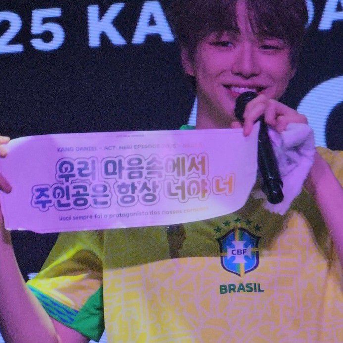 A moment captured by Kang Daniel's fan