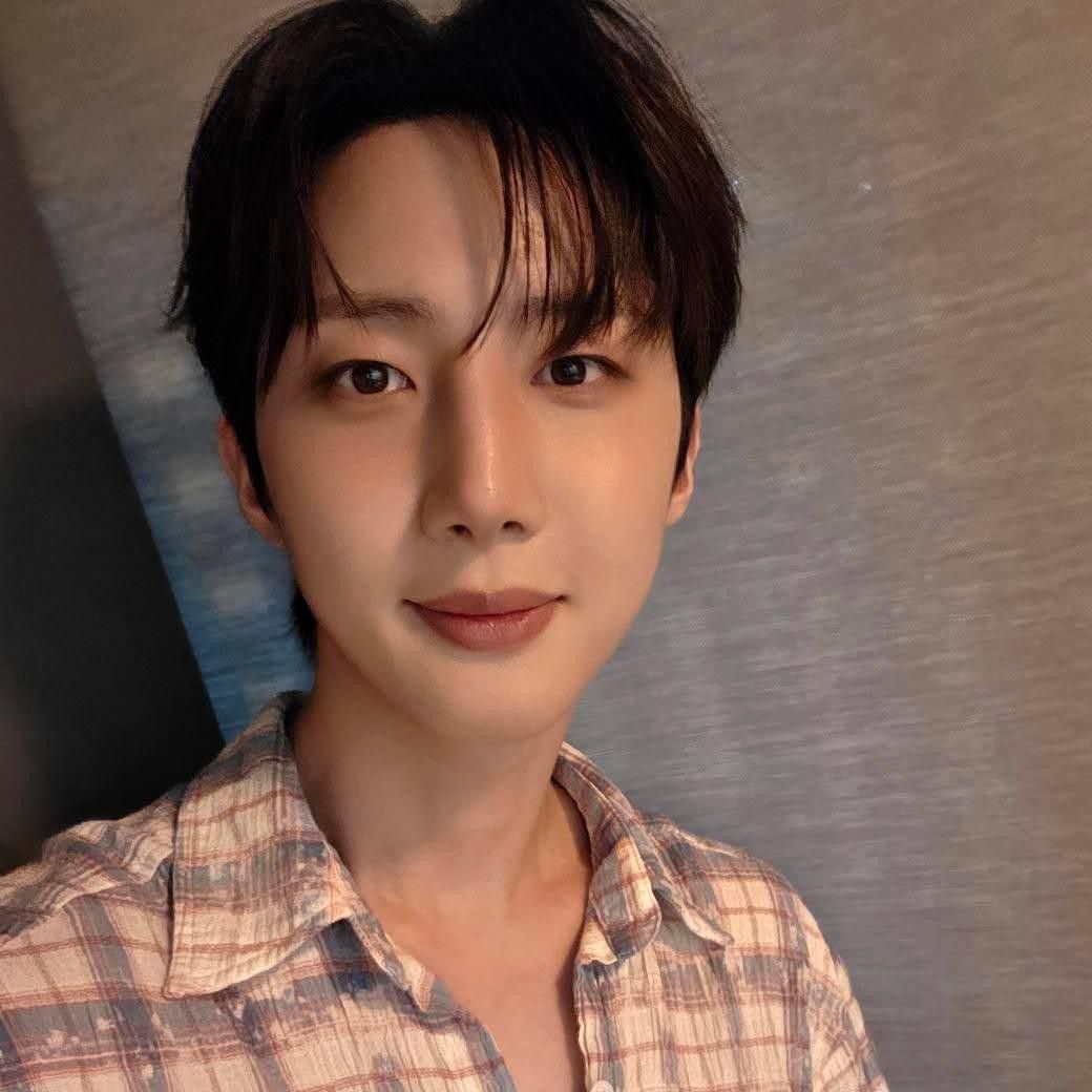 Recent activity shot of Hui (PENTAGON)