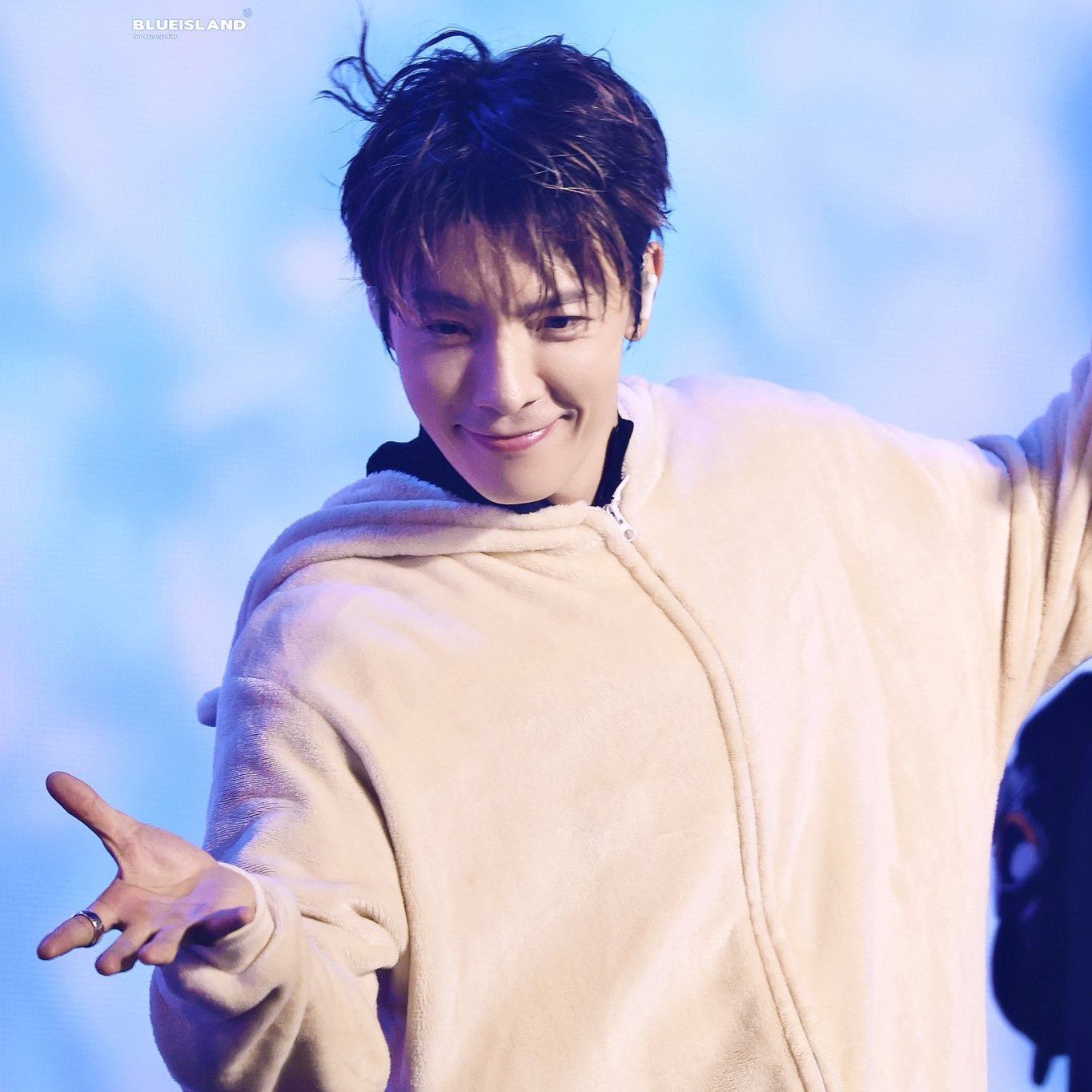 A moment captured by Donghae (Super Junior)'s fan