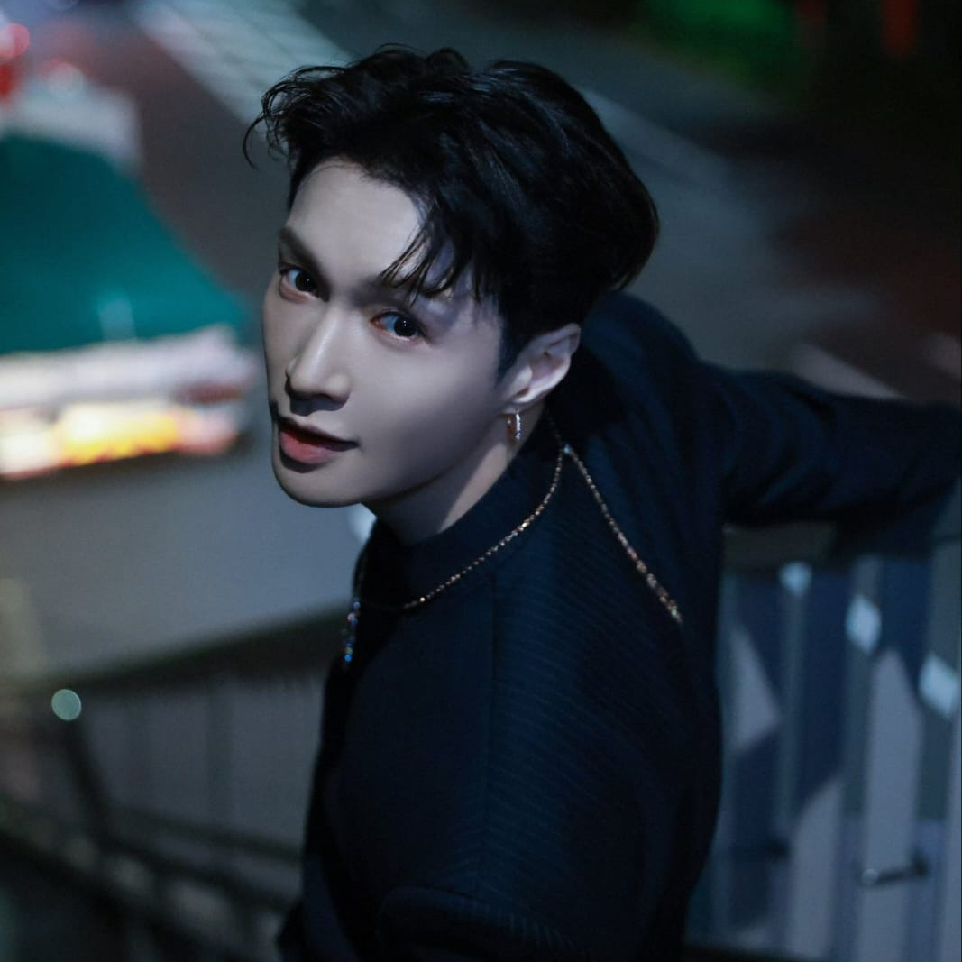 Behind-the-scenes cut of Lay (EXO)