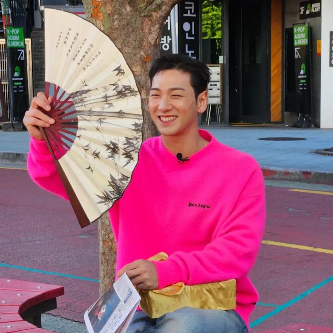 Behind-the-scenes cut of Baekho