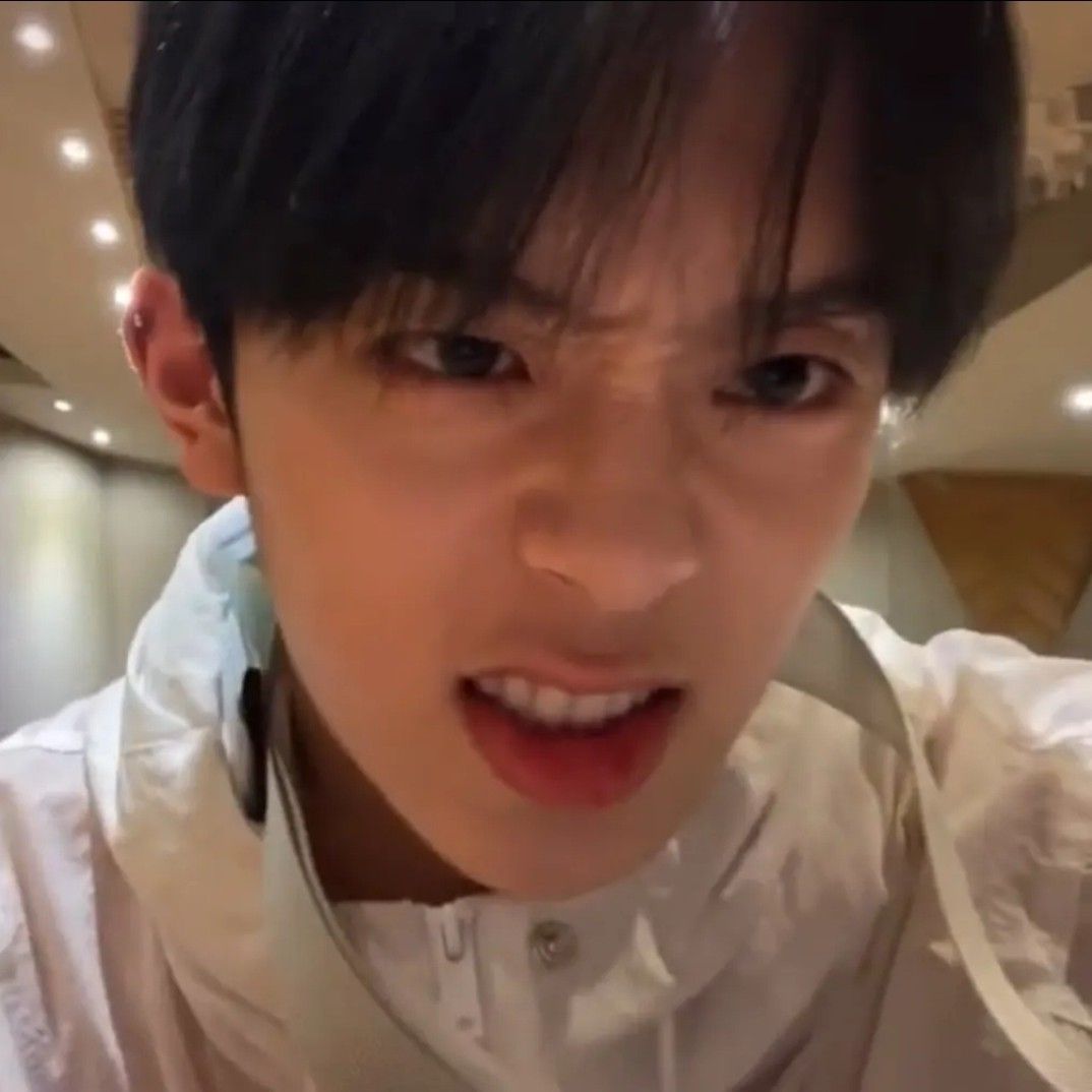 A moment captured by Kangmin (VERIVERY)'s fan