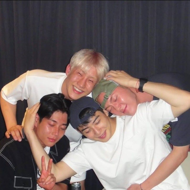 ASTRO的最新照片