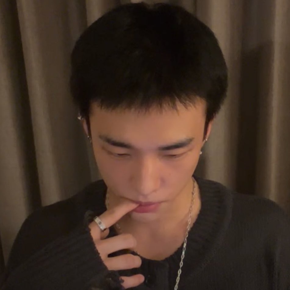 Latest photo of Hyunjin (Stray Kids)