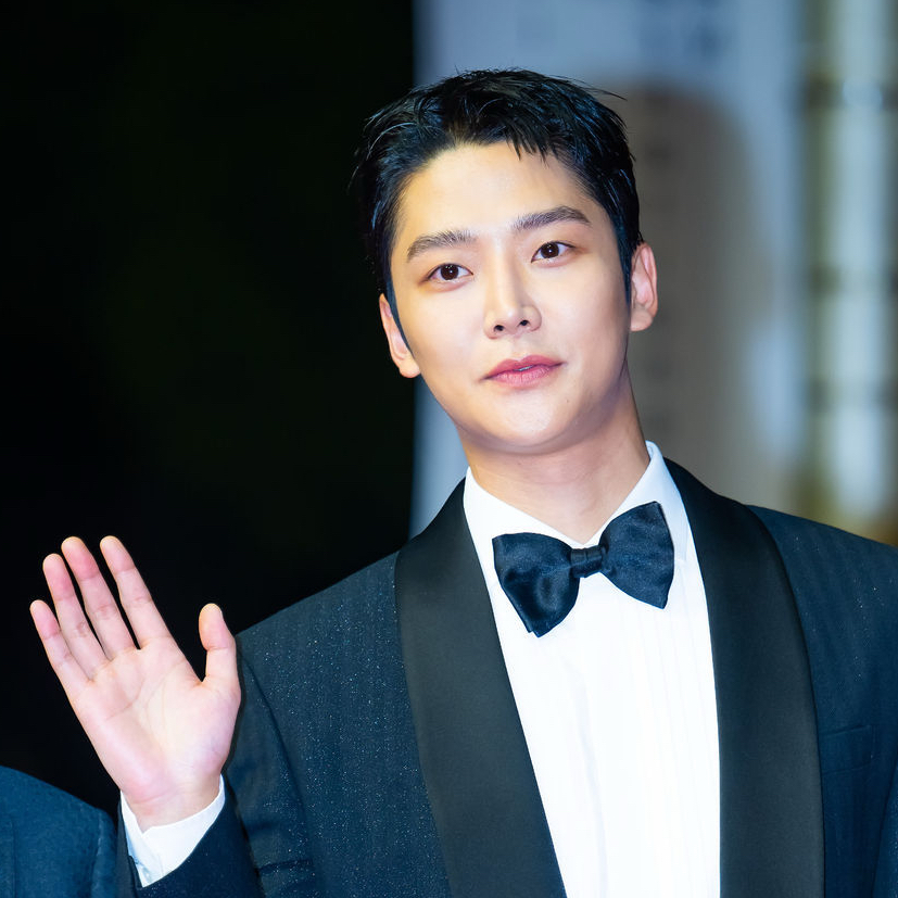 Behind-the-scenes cut of Rowoon