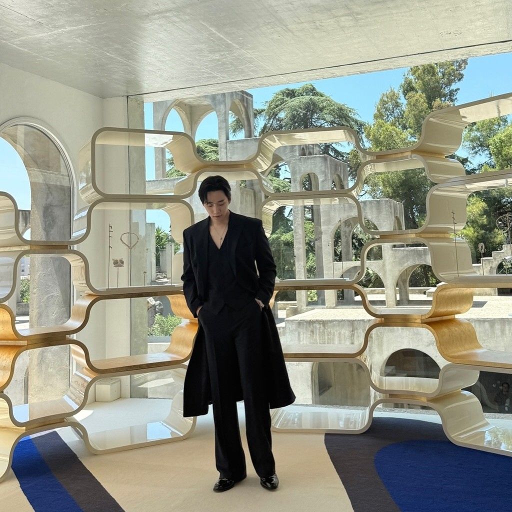 Behind-the-scenes cut of Junho (2PM)