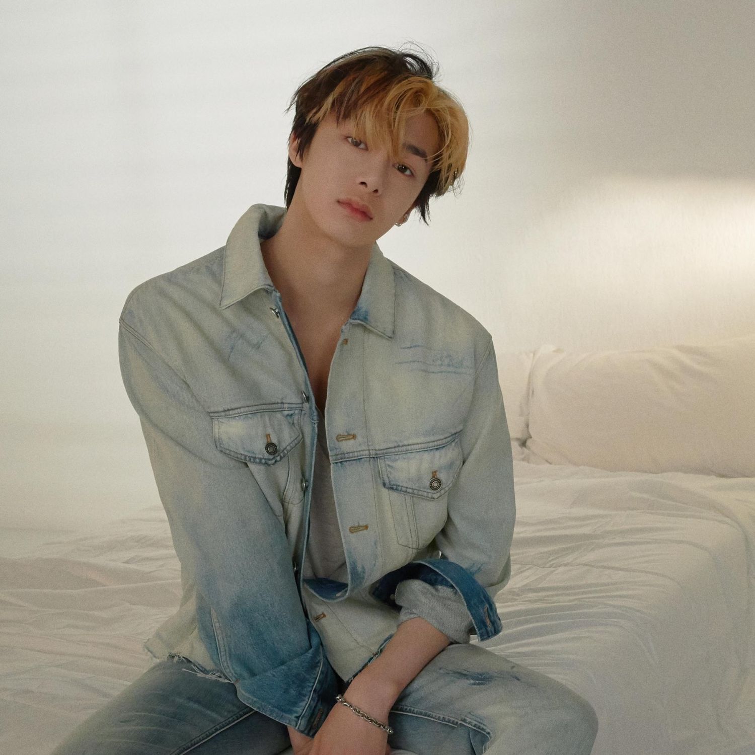 Behind-the-scenes cut of MONSTA X