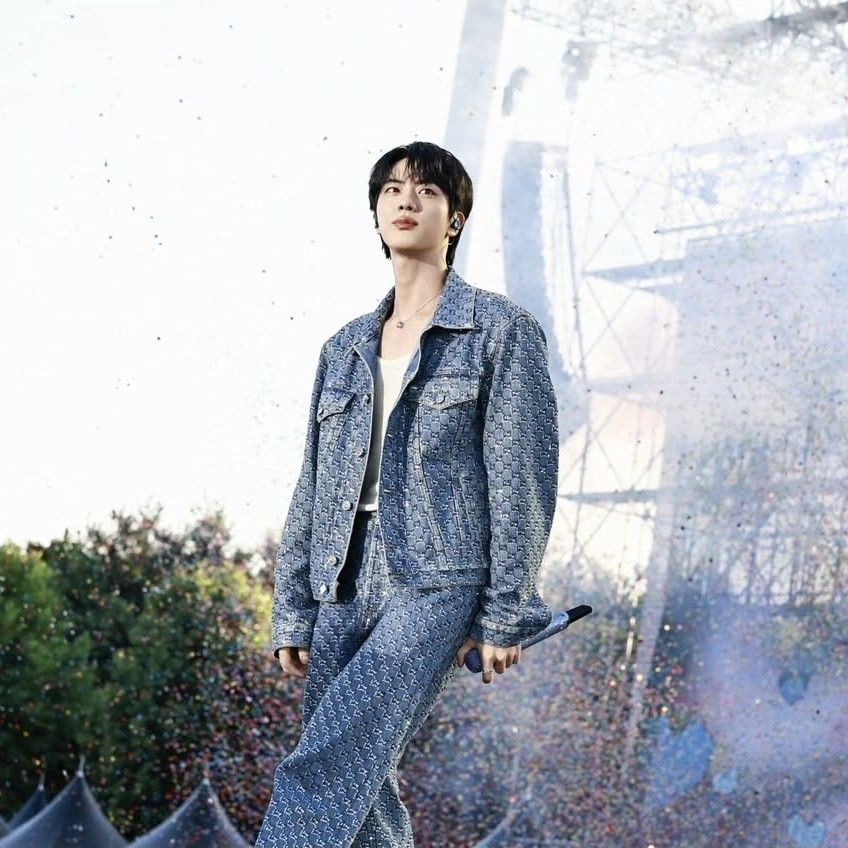 진 (방탄소년단)의 비하인드 컷