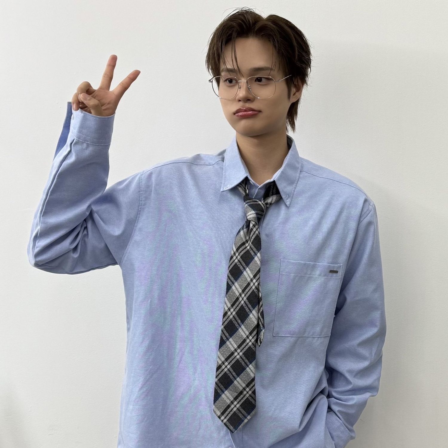 A moment captured by Lee Daehwi (AB6IX)'s fan