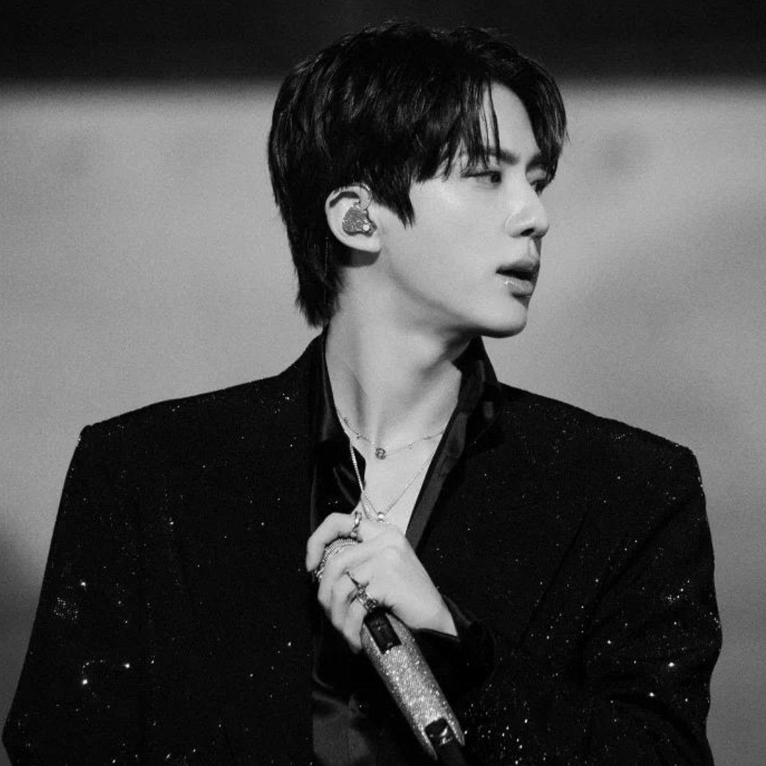 진 (방탄소년단)의 최신 사진
