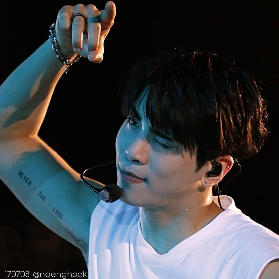 Behind-the-scenes cut of Jonghyun (SHINee)