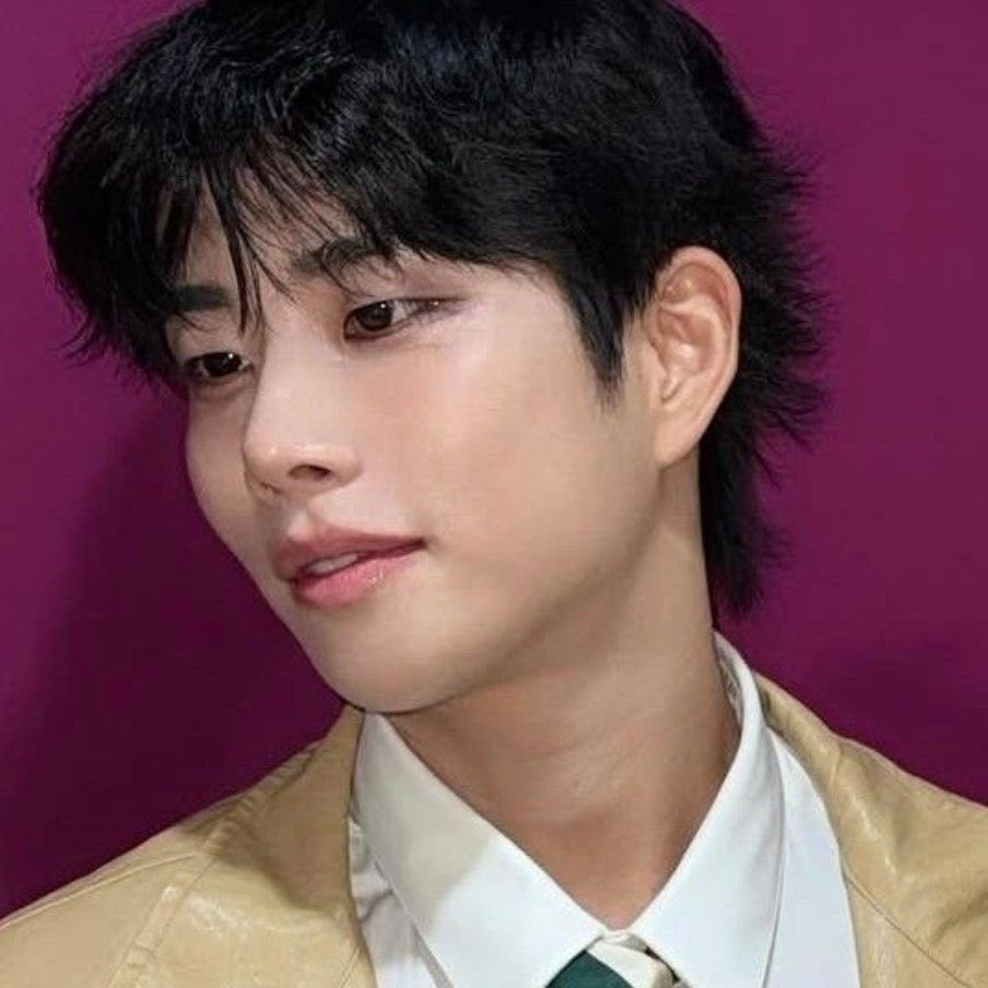A moment captured by MJ (ASTRO)'s fan