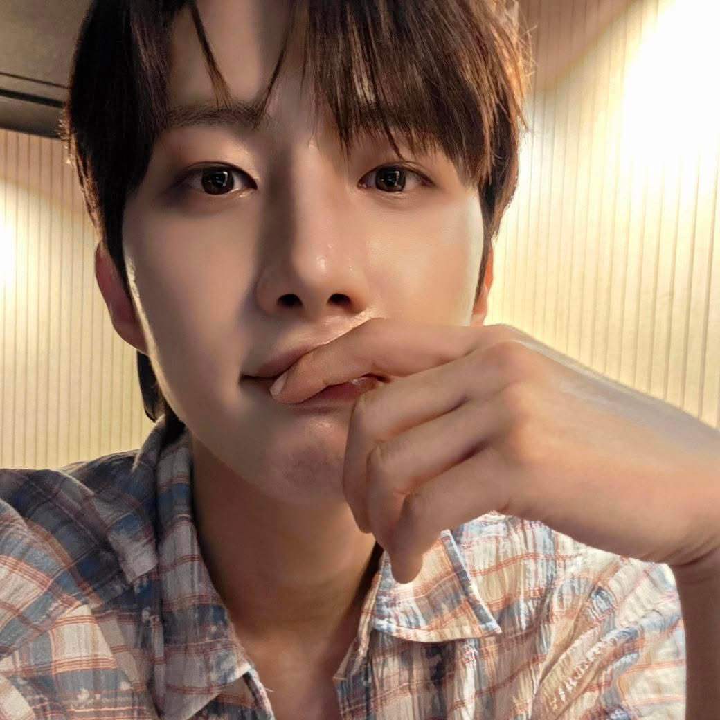 Behind-the-scenes cut of Hui (PENTAGON)