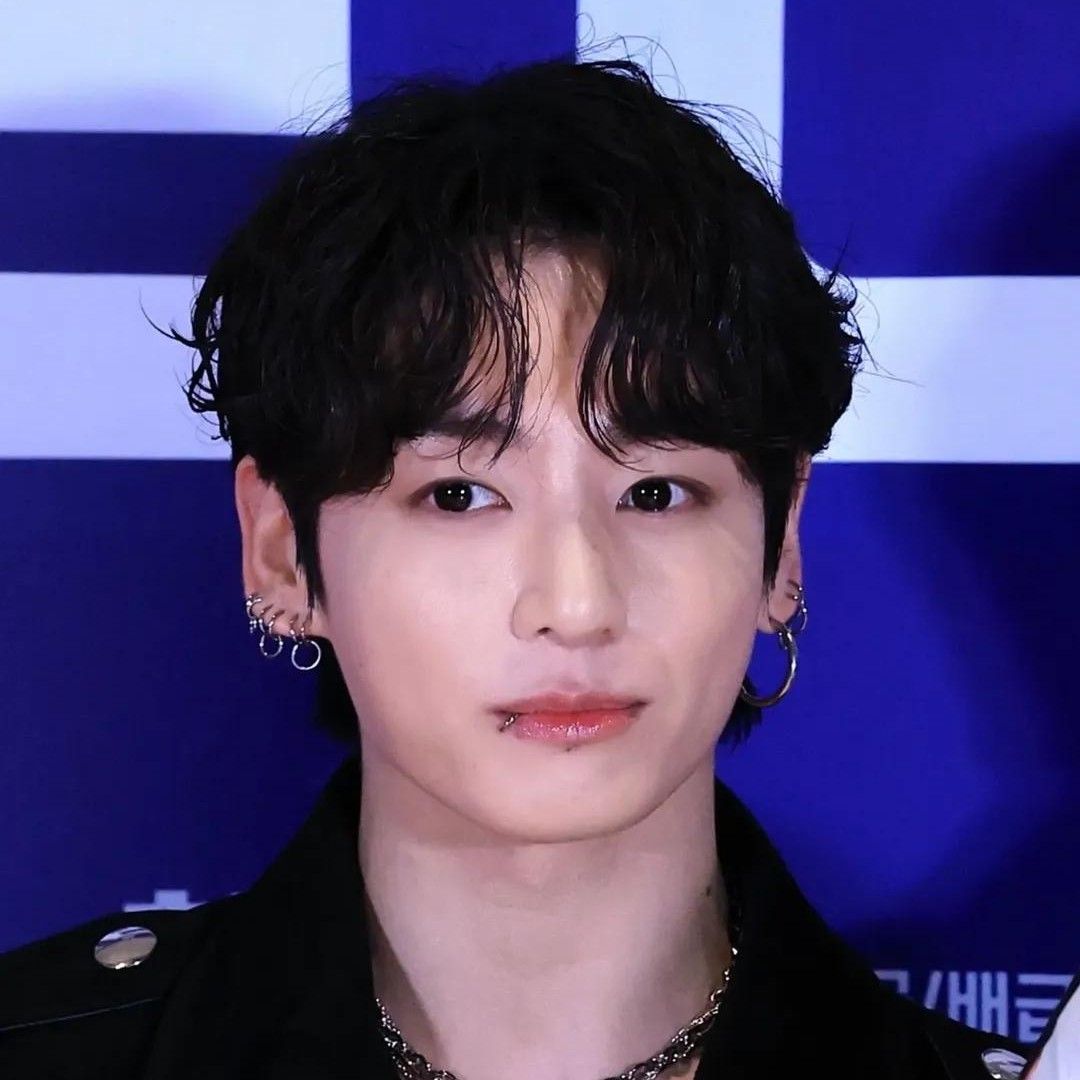 Foto aktivitas terbaru Jungkook (BTS)