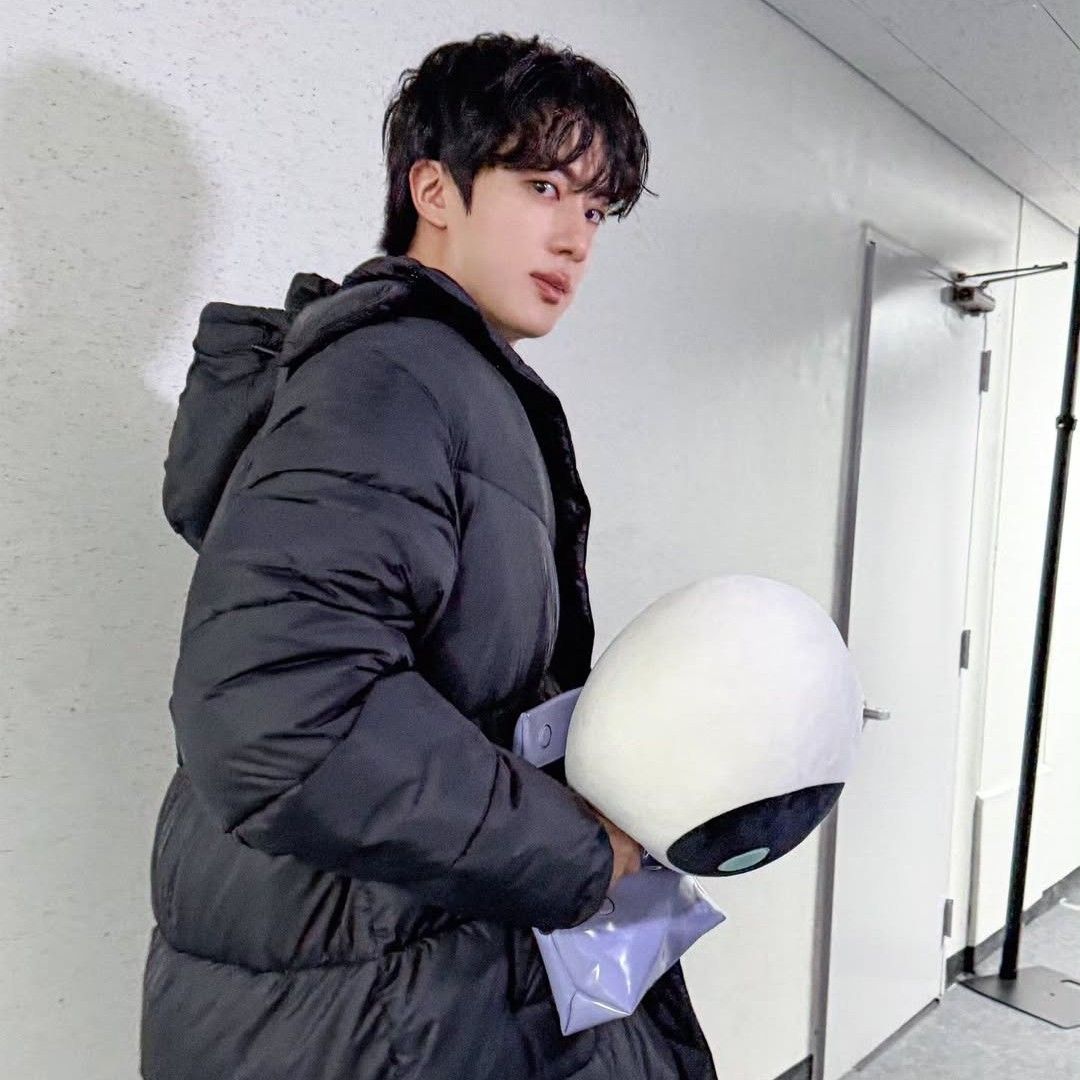 Behind-the-scenes cut of Jin (BTS)