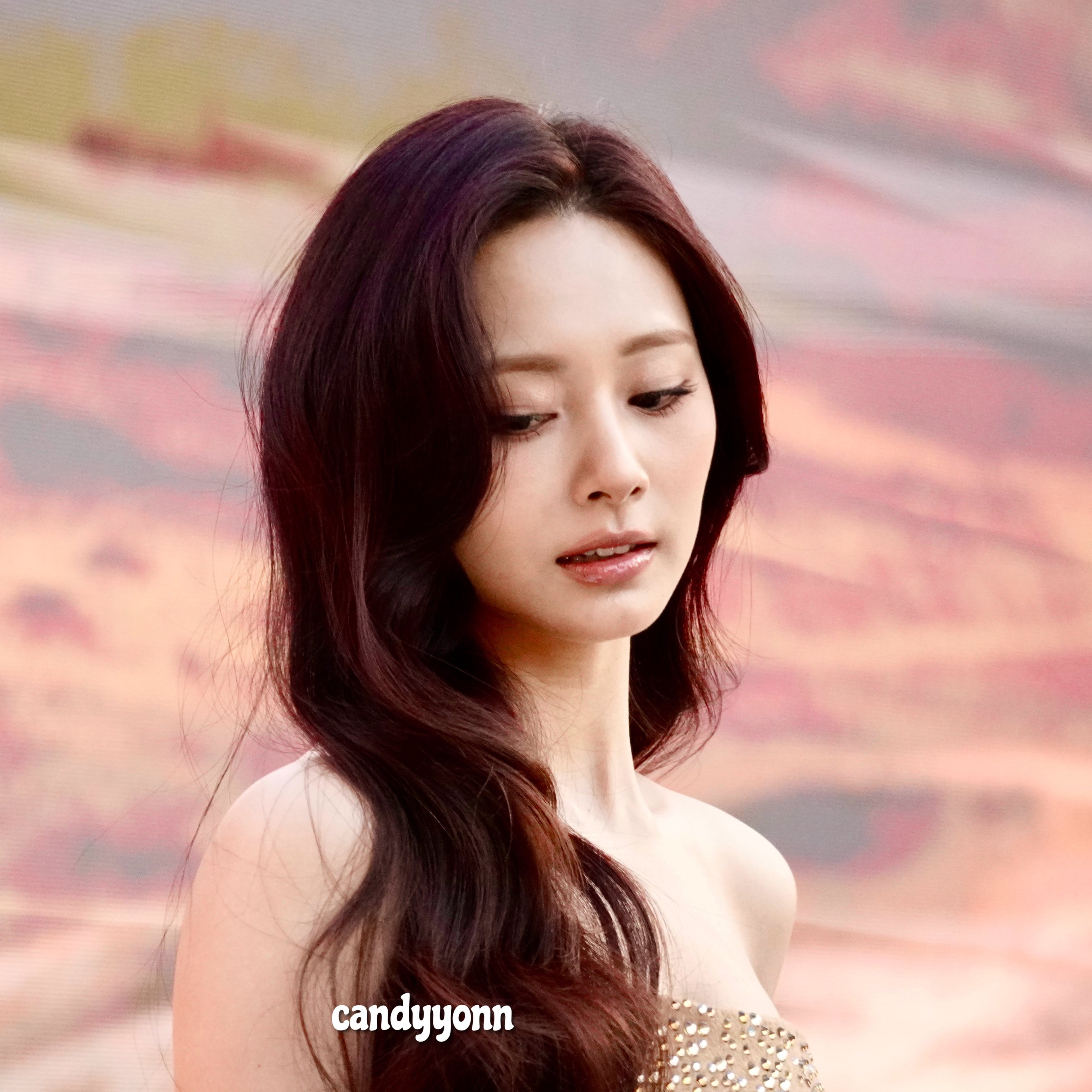 Foto aktivitas terbaru Tzuyu (TWICE)