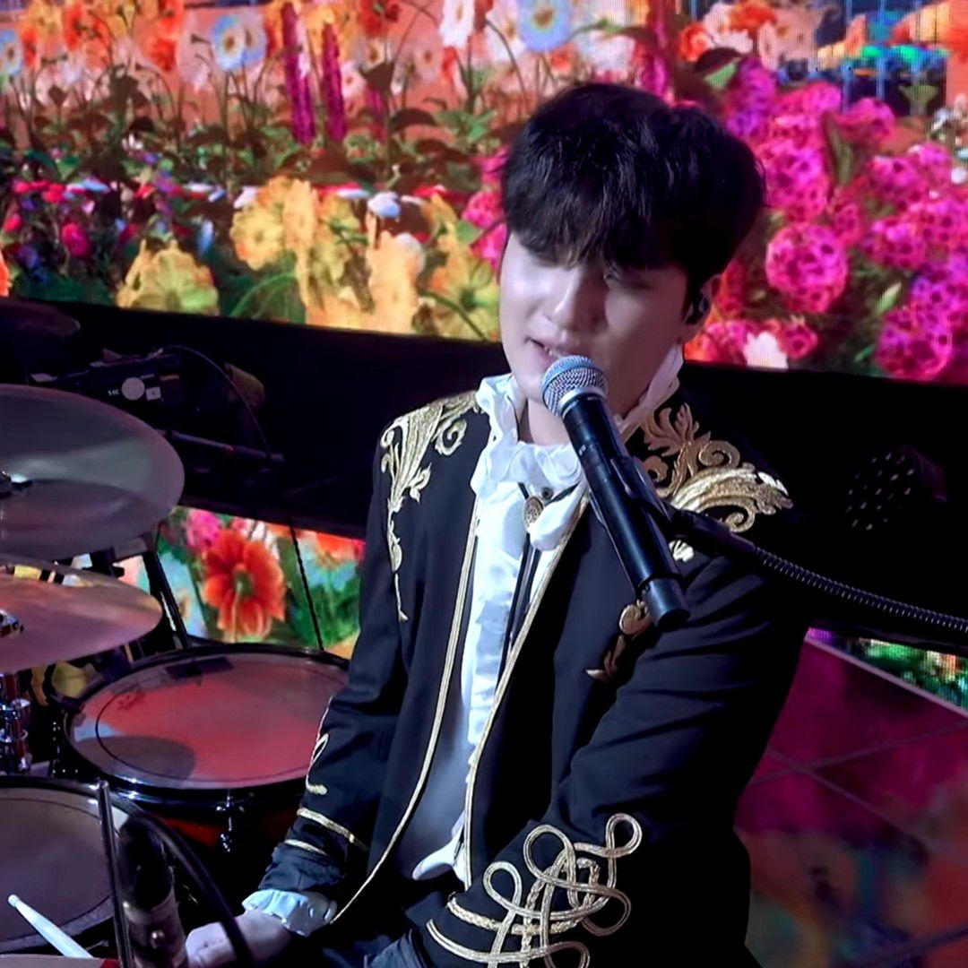 A moment captured by Shin Gwangil (LUCY)'s fan