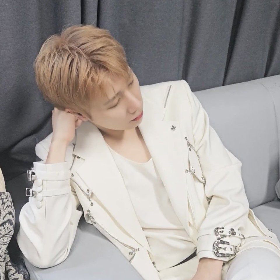 A moment captured by Sungkyu (INFINITE)'s fan