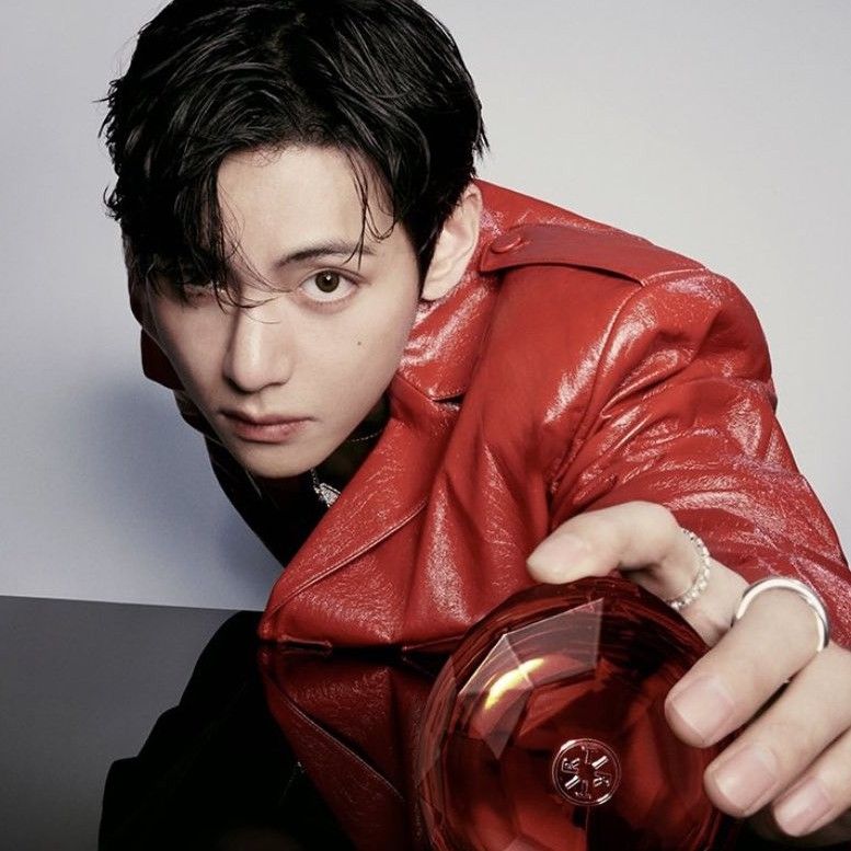 뷔 (방탄소년단) 최근 활동샷