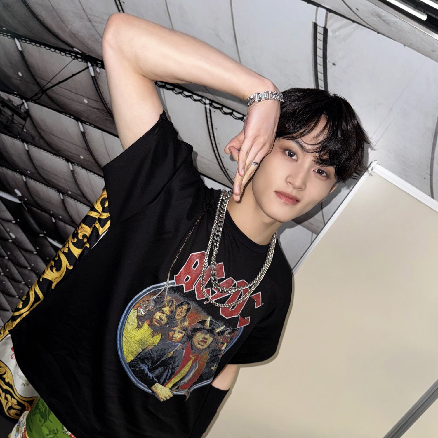 A moment captured by Mark (NCT 127, NCT DREAM)'s fan