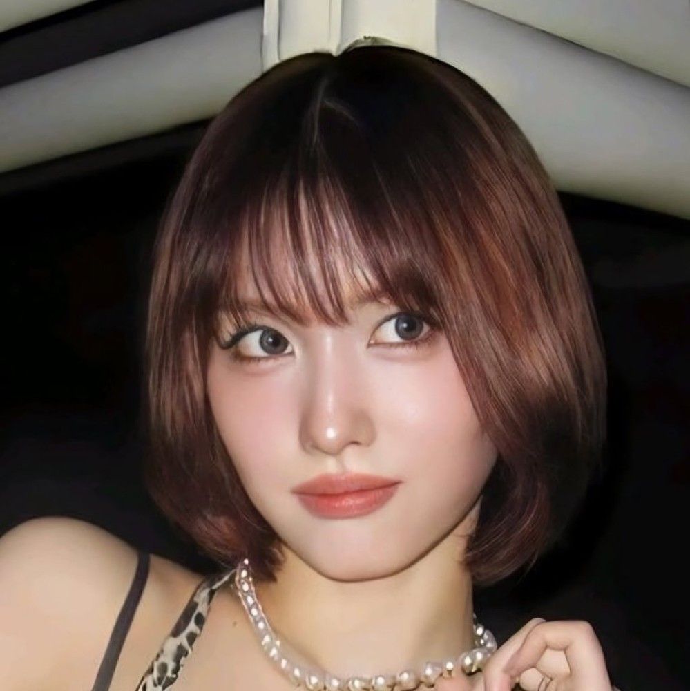 Foto aktivitas terbaru Momo (TWICE)