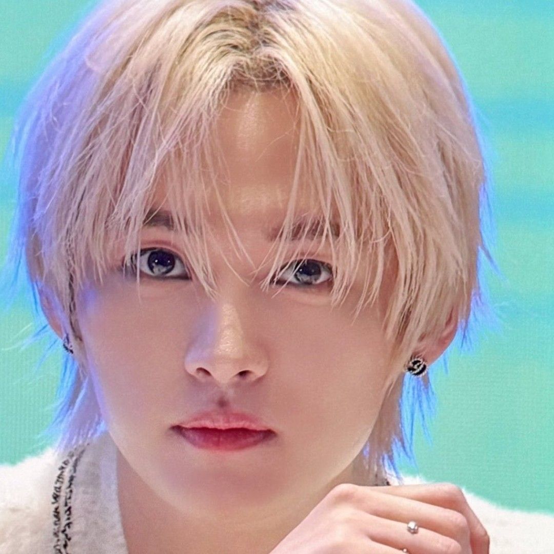 Behind-the-scenes cut of Lee Know (Stray Kids)