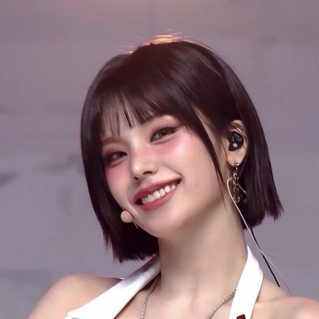 Behind-the-scenes cut of Yeji (ITZY)