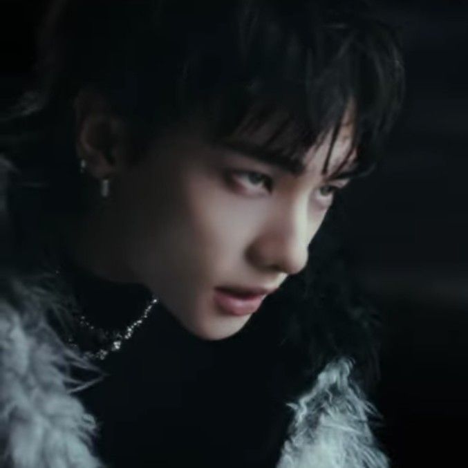 Foto terbaru Hyunjin (Stray Kids)