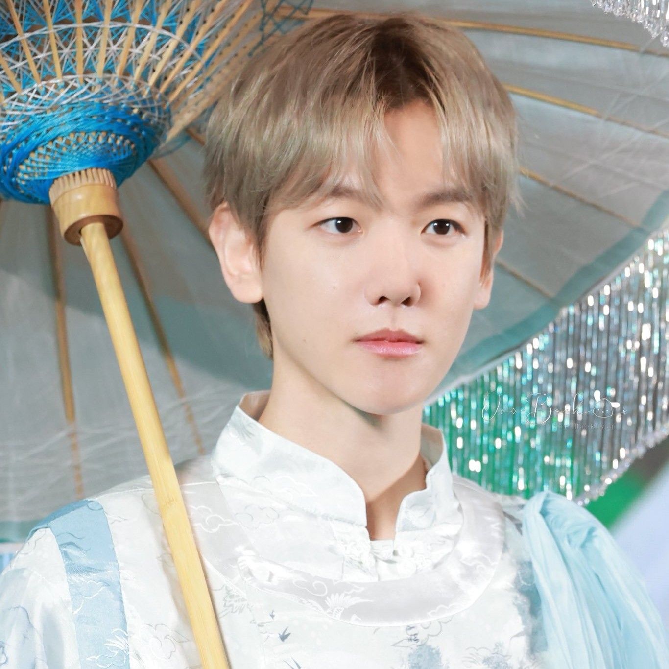 백현 (EXO)의 비하인드 컷