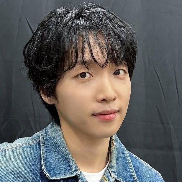 Recent activity shot of Jeong Sewoon