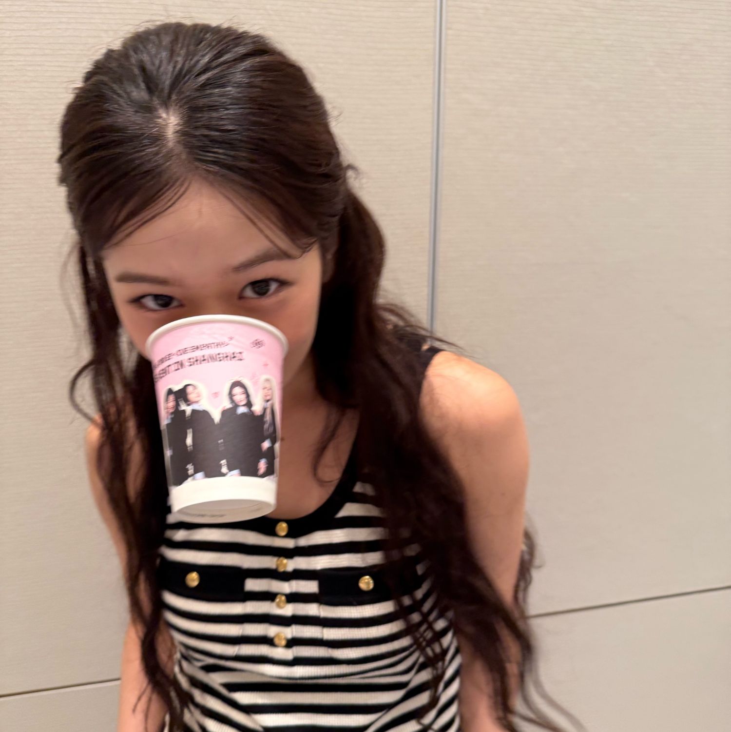 A moment captured by An Yujin (IVE)'s fan