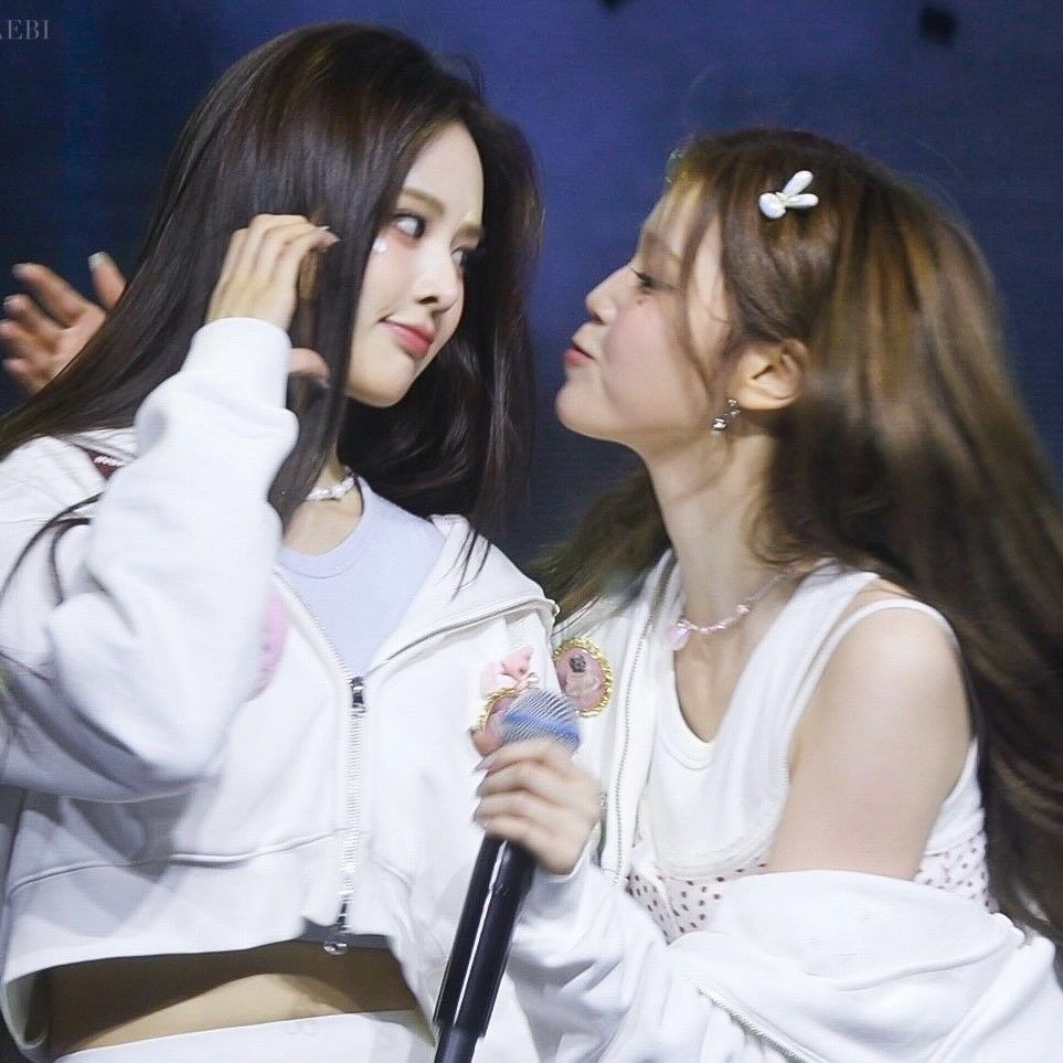 バン・ジミン (izna)の最新写真