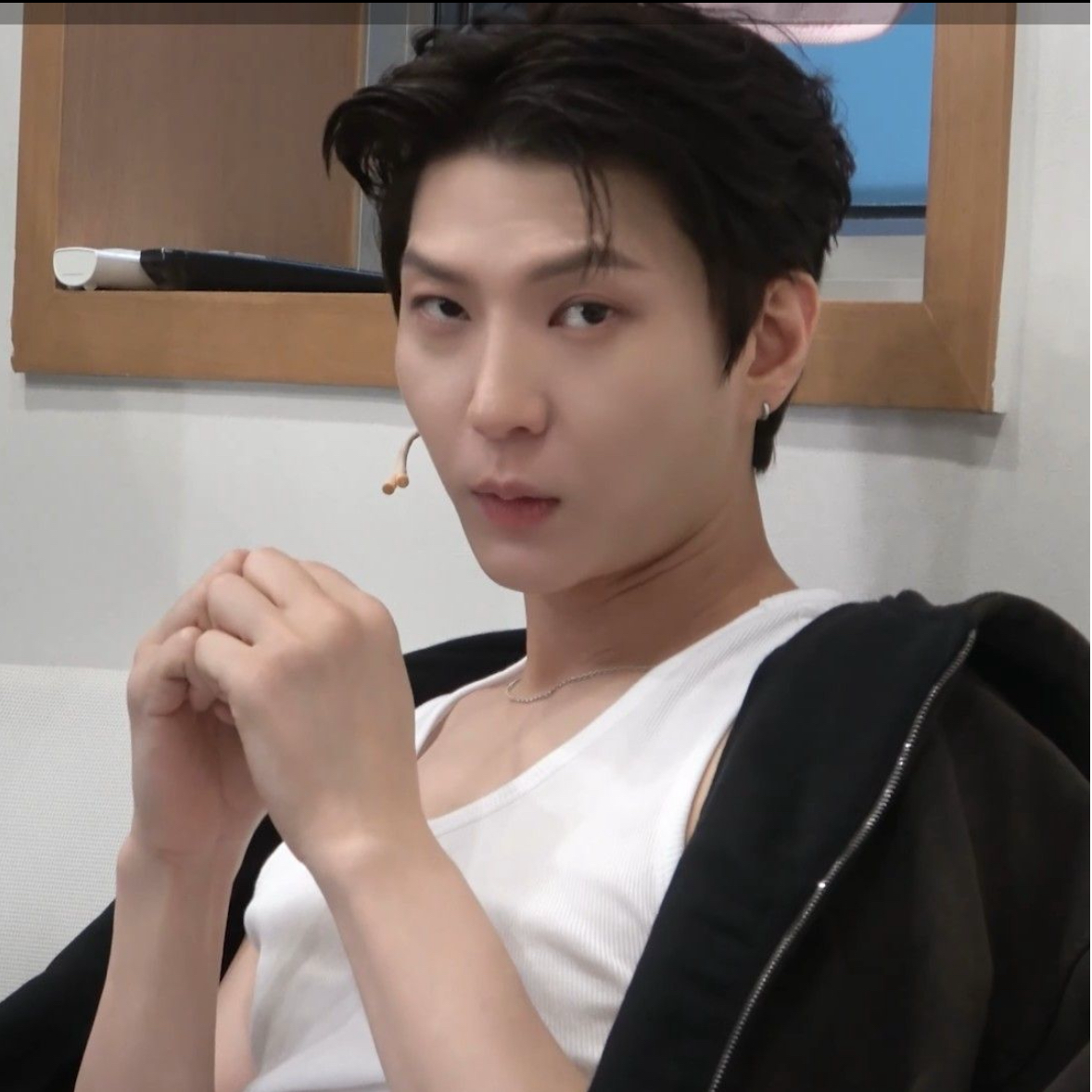 Recent activity shot of LEO (VIXX)