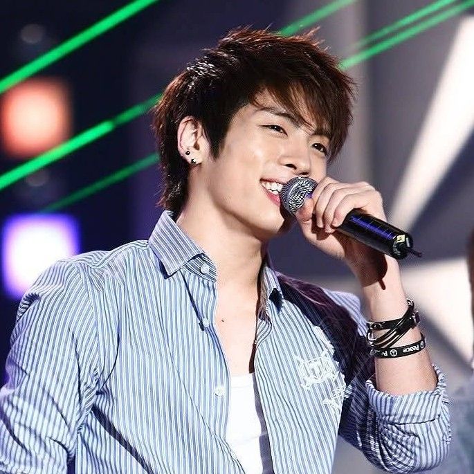 A moment captured by Jonghyun (SHINee)'s fan