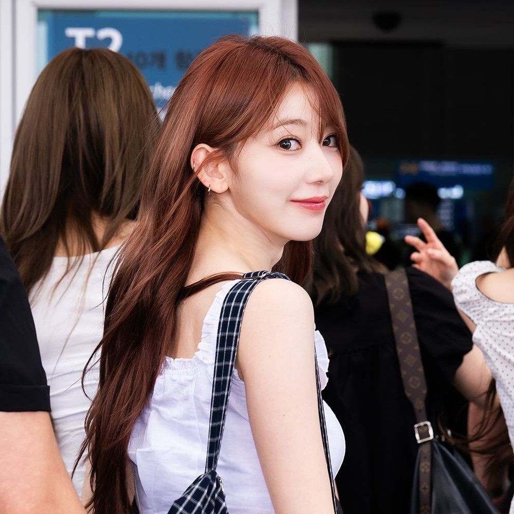 Latest photo of Sakura (LE SSERAFIM)