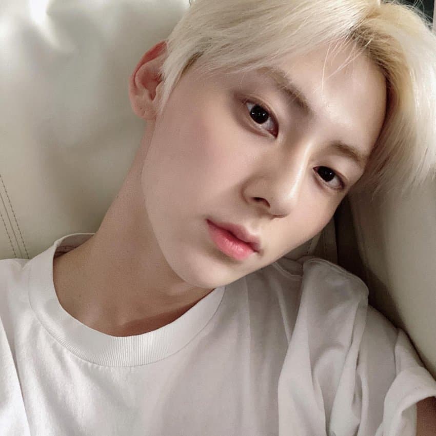 A moment captured by Hwang Minhyun's fan