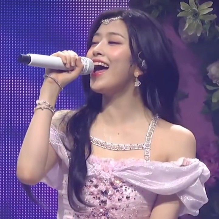 Behind-the-scenes cut of An Yujin (IVE)
